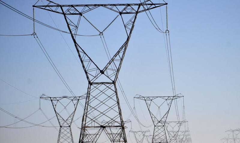 Balões levam Furnas a mobilizar técnicos para evitar corte de energia