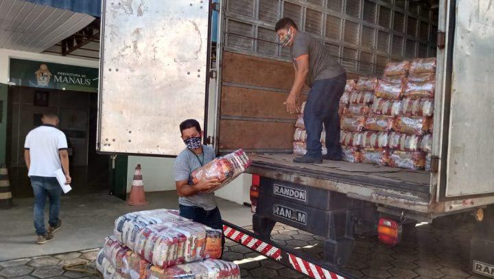 Embaixada dos EUA doa 2,8 mil cestas básicas a famílias de área de risco