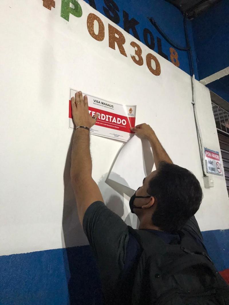 Central Integrada de Fiscalização realiza abordagem em flutuantes e bares de Manaus