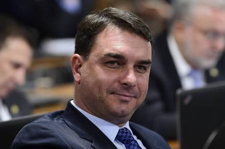 Flávio Bolsonaro depõe às 14h sobre suposto vazamento de operação