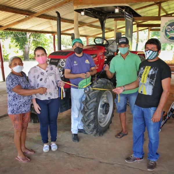 Governo do Amazonas beneficia entidade do setor primário em Iranduba