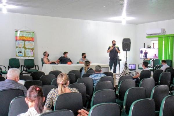 COVID-19 de Parintins estende flexibilização aos bares e mantém toque de recolher entre 22h até 5h COVID-19 de Parintins estende flexibilização aos bares e mantém toque de recolher entre 22h até 5h
