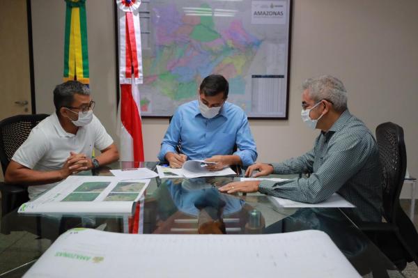 Wilson Lima assina ordem de serviço para recuperação do ramal Santa Maria em Iranduba Wilson Lima assina ordem de serviço para recuperação do ramal Santa Maria em Iranduba