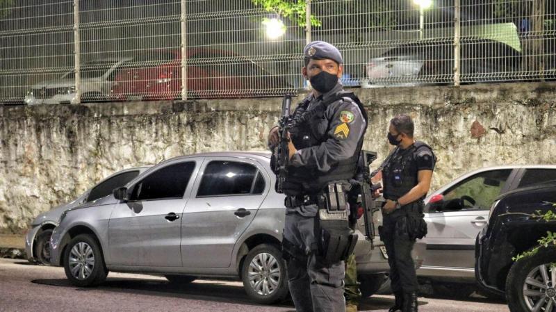 SSP-AM prende homem e apreende adolescente com arma, moto roubada e mais de 130 trouxinhas de entorpecente SSP-AM prende homem e apreende adolescente com arma, moto roubada e mais de 130 trouxinhas de entorpecente