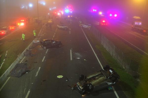 Acidente com mais de 20 veículos na BR-277 deixa 8 mortos no Paraná