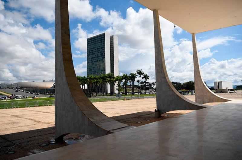Senadores elogiam decisão do STF que restabelece uso de máscaras em presídios Senadores elogiam decisão do STF que restabelece uso de máscaras em presídios