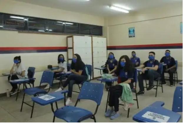 Mais de 100 mil alunos da rede pública de Manaus voltam às aulas nesta segunda Mais de 100 mil alunos da rede pública de Manaus voltam às aulas nesta segunda