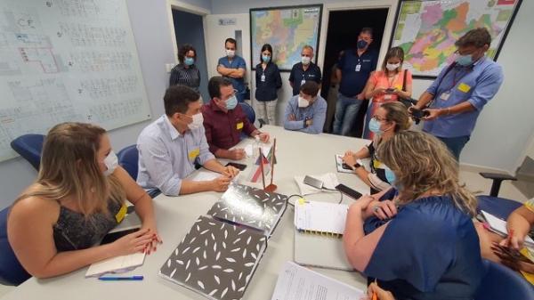 Susam apresenta contratos do Hospital Delphina Aziz a membros da CPI da Saúde