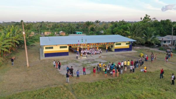 Na zona rural, Parintins ganha fazenda universitária, novo ginásio poliesportivo, ambulância e ônibus 
