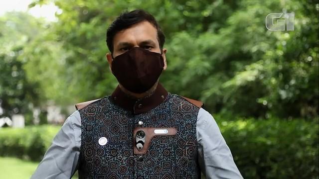 Indiano cria colete para evitar contágio por coronavírus