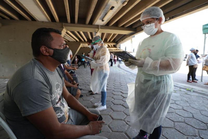 Secretaria de Educação atende 300 profissionais da Educação no primeiro dia de testagem em massa