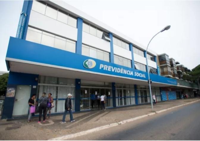 Fila de aposentadoria é de 640 mil pedidos, diz presidente do INSS em entrevista