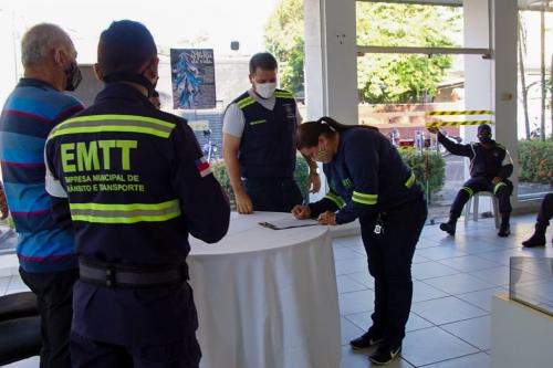 Empresa Municipal de trânsito de Parintins apresenta novos agentes e viatura