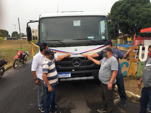 Mocambo e Caburi recebem caminhões multiuso 