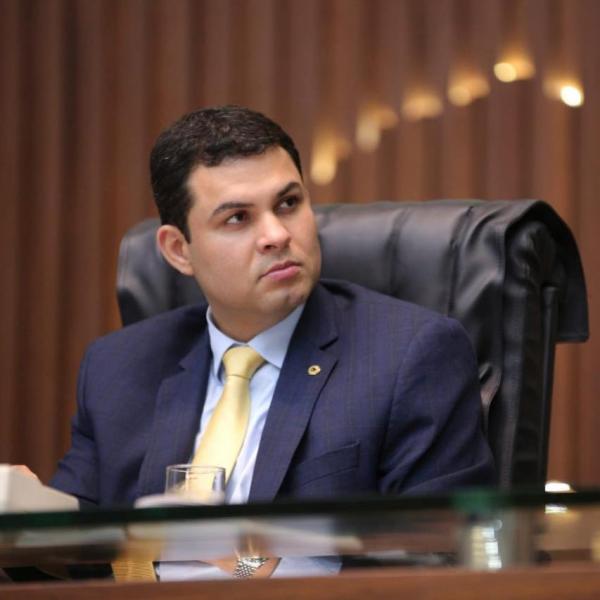Saullo Vianna permanece no PTB, Carlos Almeida deixa partido 