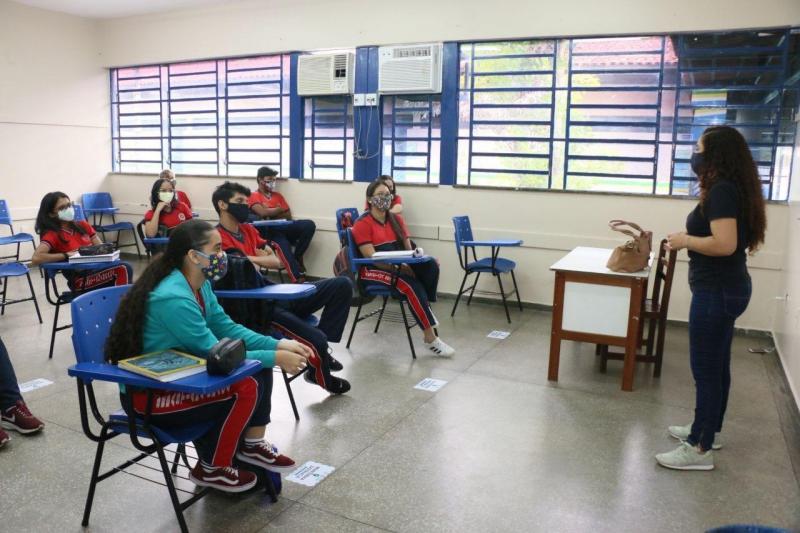 Em Manaus, aulas do Ensino Médio seguem com 100% das escolas em funcionamento