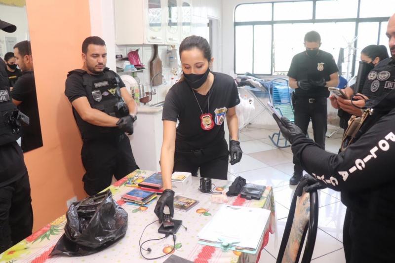 Professor suspeito de armazenar e divulgava vídeos de pornografia infantil é preso em Manaus pela Polícia Civil 