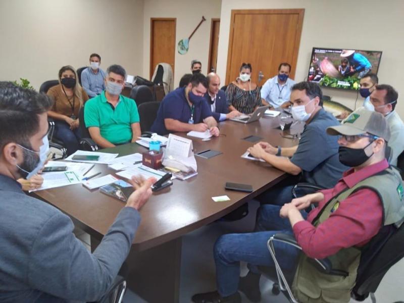 Secretário de Pesca do Governo Federal e órgãos ambientais do AM discutem soluções para terminal pesqueiro de Manaus