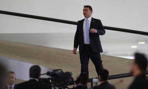 Juíza proíbe TV Globo de exibir documentos da investigação sobre 'rachadinha' no gabinete de Flávio Bolsonaro; ANJ e ABI veem censura 