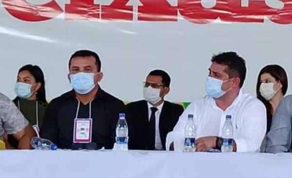Glênio vai com Ridson Barbosa vice-prefeito na chapa de reeleição em Barreirinha Glênio vai com Ridson Barbosa vice-prefeito na chapa de reeleição em Barreirinha