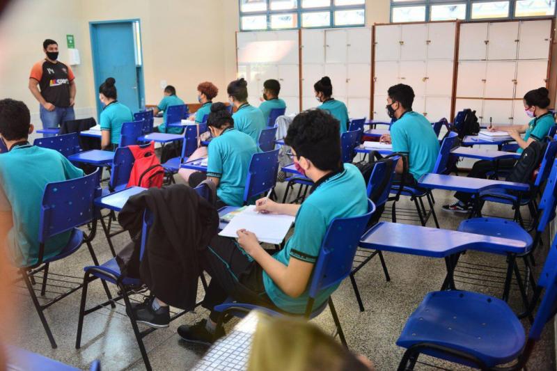 Amazonas lança Consulta Pública sobre novo Currículo para o Ensino Médio Amazonas lança Consulta Pública sobre novo Currículo para o Ensino Médio