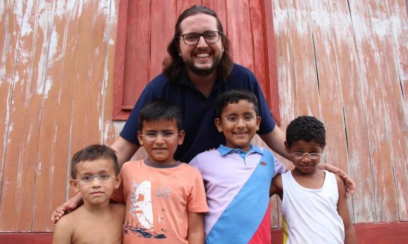 Brasileiro que doa óculos a comunidades carentes é eleito jovem líder pela ONU Brasileiro que doa óculos a comunidades carentes é eleito jovem líder pela ONU