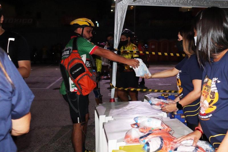 Detran-AM encerra campanha solidária com pedalada e arrecada mais de 1,5 tonelada em doações