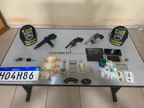 PM detém cinco pessoas e apreende armas e munições em Iranduba