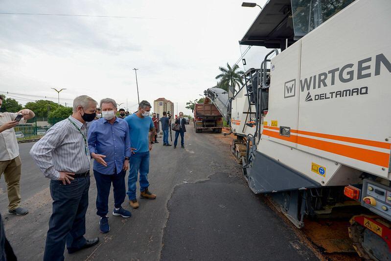 Prefeito Arthur retorna ao Distrito Industrial para vistoriar a reconstrução viária da avenida Buriti