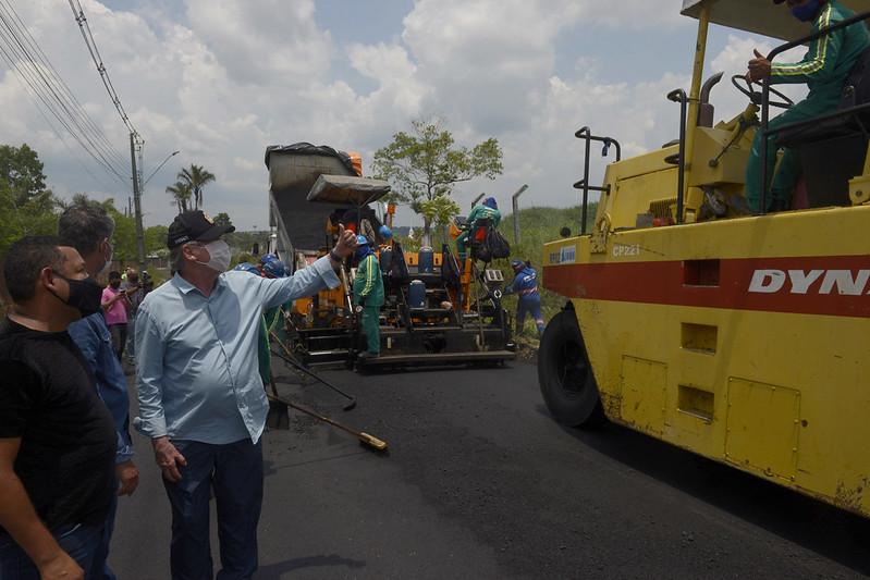 Prefeito Arthur Neto vistoria obras do ‘Requalifica 4’ na comunidade Jesus me Deu
