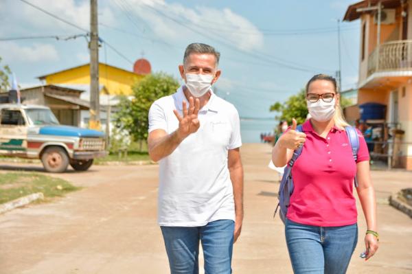 Juscelino e Nega escutam moradores na região do Zé Açú e Brasil Roça Juscelino e Nega escutam moradores na região do Zé Açú e Brasil Roça