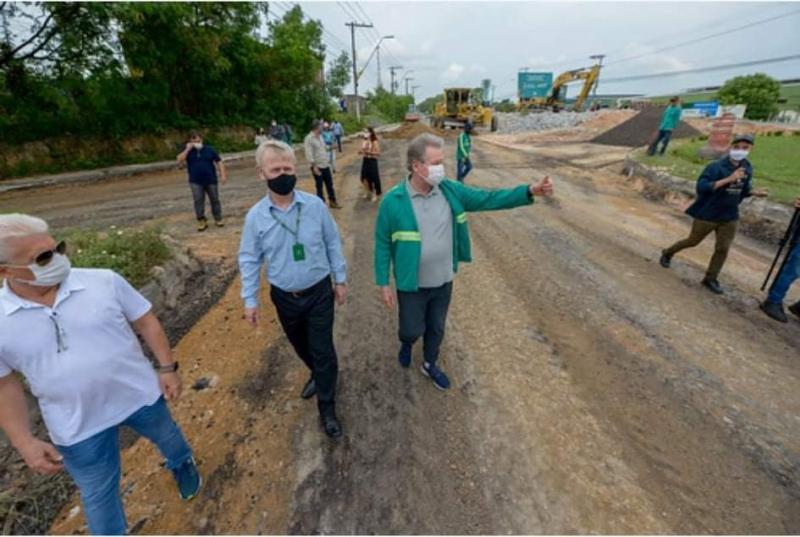 ‘De vento em popa’, afirma prefeito Arthur ao vistoriar recuperação viária das avenidas Buriti e Solimões ‘De vento em popa’, afirma prefeito Arthur ao vistoriar recuperação viária das avenidas Buriti e Solimões
