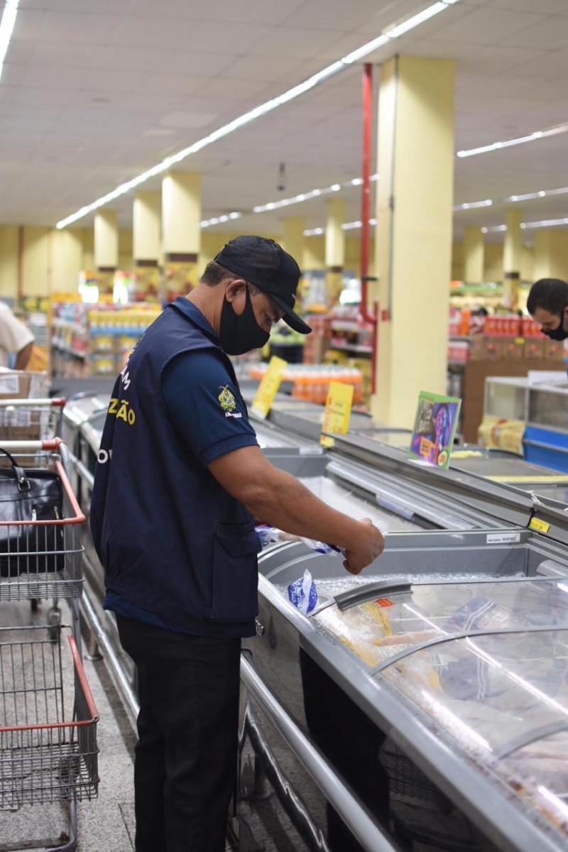 Procon-AM apreende mais de 90 Kg de alimentos em supermercado na Zona Norte de Manaus Procon-AM apreende mais de 90 Kg de alimentos em supermercado na Zona Norte de Manaus
