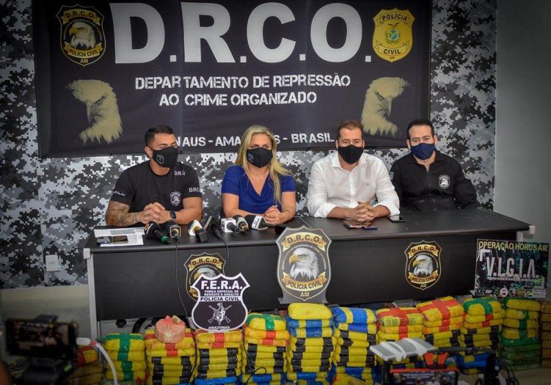 Polícia Civil apreende 130 quilos de cocaína pura produzida na Colômbia avaliada em R$ 3 milhões Polícia Civil apreende 130 quilos de cocaína pura produzida na Colômbia avaliada em R$ 3 milhões