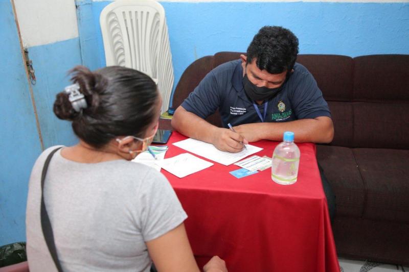 Governo do Amazonas promove atendimento do Programa  Crédito Solidário em Manaus