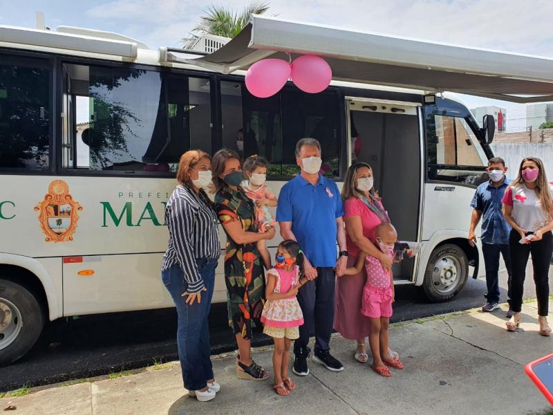 Prefeito Arthur  entrega unidade móvel que levará socorro e empoderamento a mulheres em situação de vulnerabilidade