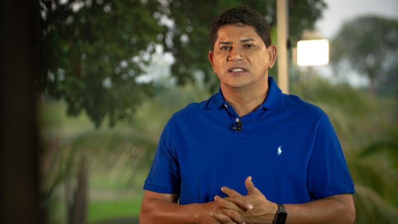 Bi Garcia comemora a entrega de mais de 20 escolas, nesta gestão, em programa eleitoral no rádio