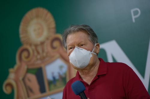 Arthur critica Bolsonaro por se negar a comprar vacina   