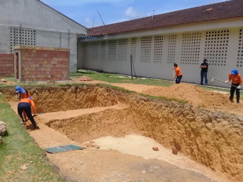 Internas da PFM atuam na construção de viveiro de peixes para a unidade