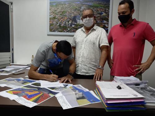Mini Vila Olímpica: Prefeitura de Parintins assina Ordem de Serviço para construção de ginásio