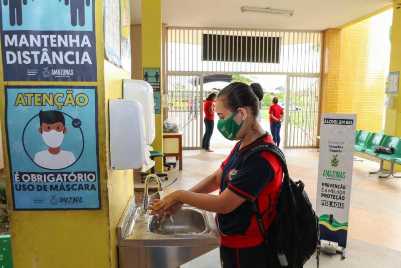 Governo do Amazonas retoma aulas presenciais para 50 mil alunos da Região Metropolitana de Manaus