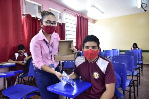 Nove mil alunos da rede pública estadual voltam às aulas presenciais, em Itacoatiara