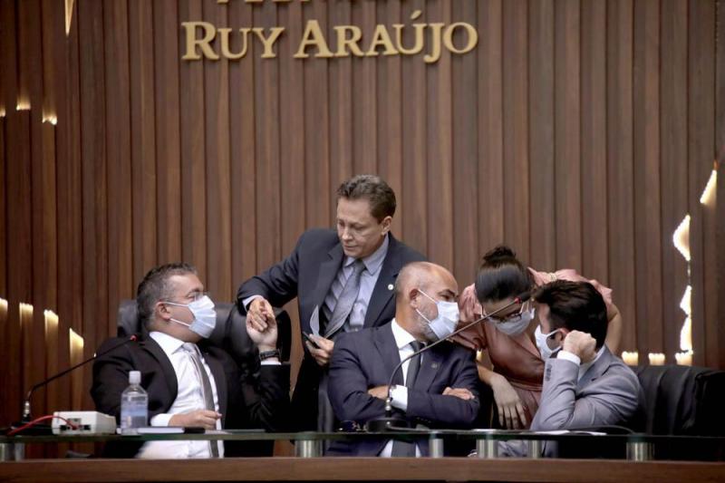 Deputados destacam Dia Internacional de Luta contra a Aids e entrega da Medalha Ruy Araújo