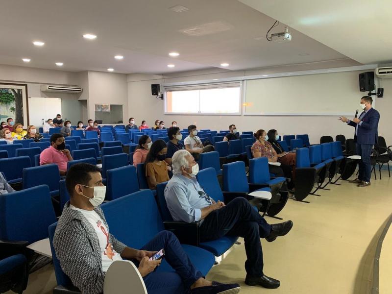 Encontro marca abertura do Dezembro Vermelho na Fundação de Medicina Tropical