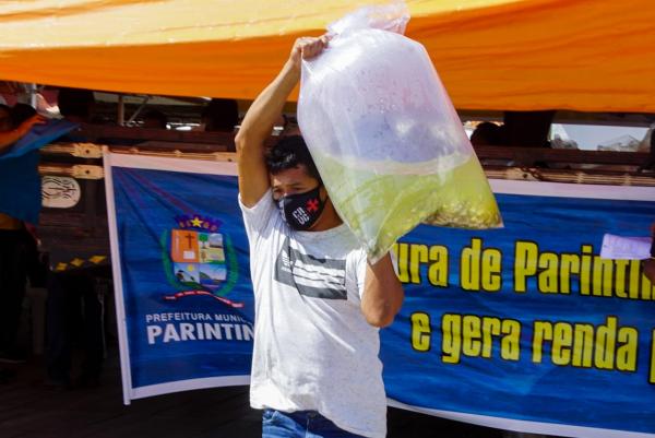 Piscicultores de Parintins e municípios vizinhos recebem 55 alevinos