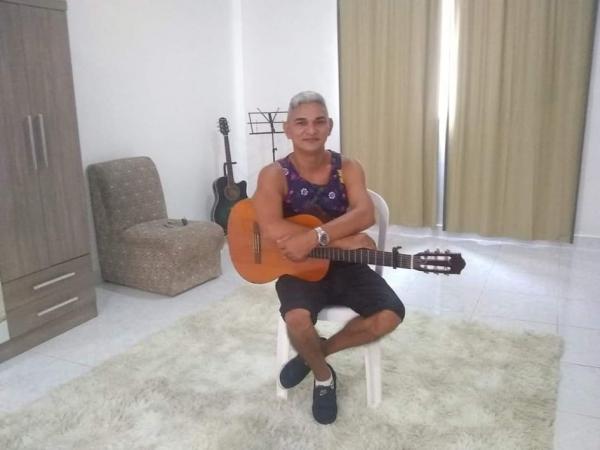 Compositor Cezar Moraes sofre acidente, tem traumatismo de crânio e deve ser removido para Manaus 