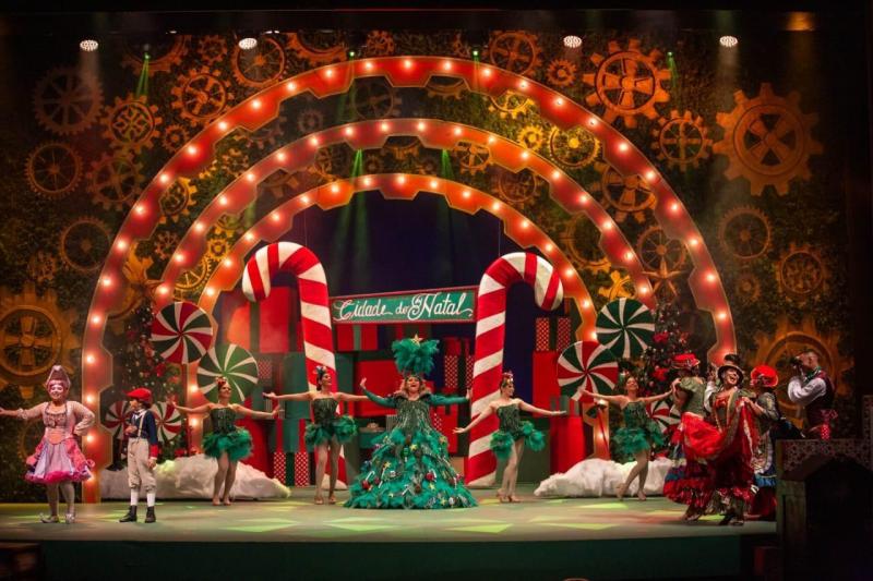 Espetáculo ‘A Caixa Mágica do Natal’ estreia com explosão de cores e alegria no Teatro Amazonas