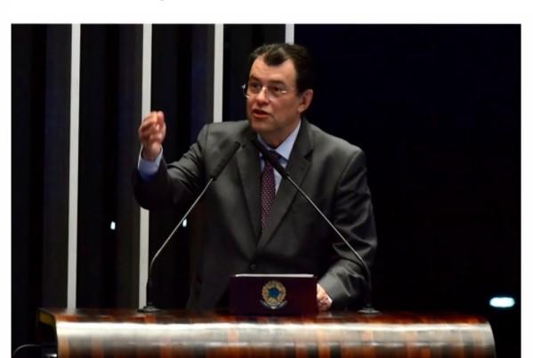 Eduardo Braga vai disputar contra Simone Tebet a presidência da Comissão de Constituição e Justiça