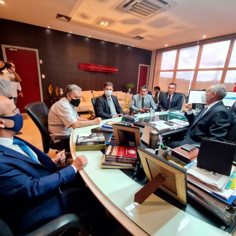 David pede ao TCE-AM a suspensão de licitações e pregões não essenciais da Prefeitura