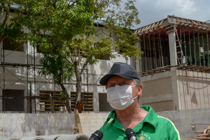 Prefeito Arthur visita canteiros de obras e cobra agilidade e qualidade